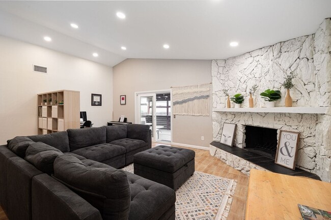 Building Photo - Beautiful, spacious single family home for rent in El Cajon, 3bed/2bath