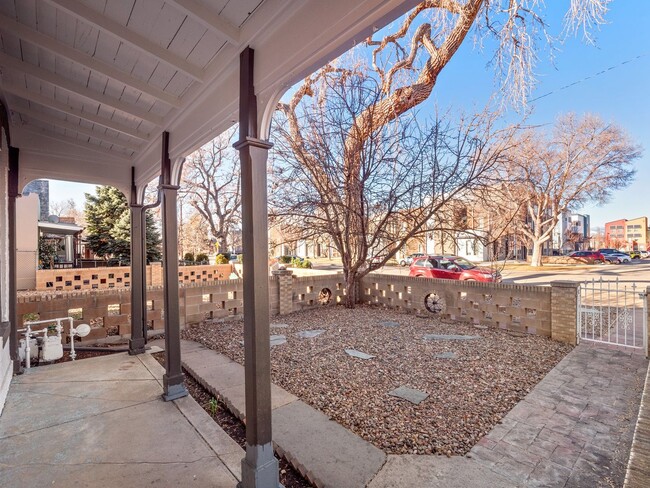 Building Photo - Updated 2 Bed, 1 Bath House - Santa Fe Art...