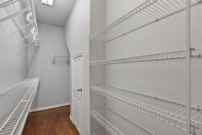 Building Photo - 604 Mozart Way