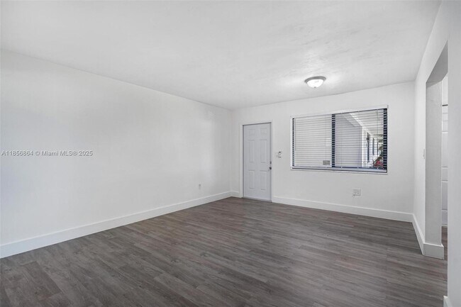 Building Photo - 7600 Pembroke Rd