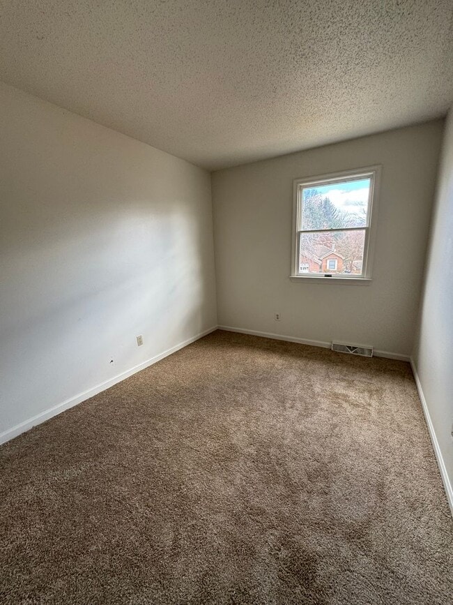 Building Photo - Townhouse for Rent