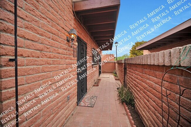 Building Photo - 277 E Root Way