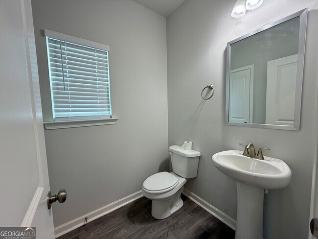 Building Photo - 121 Quail Forest Circle