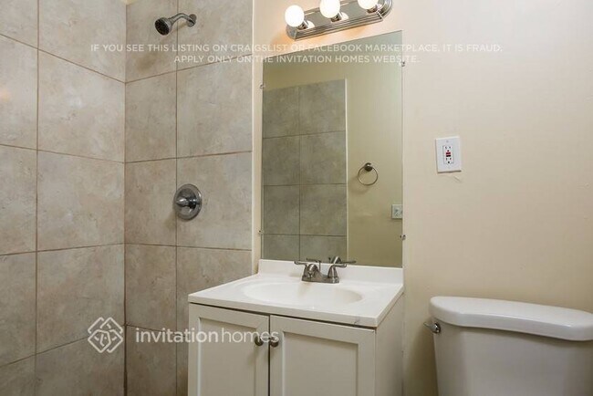 Building Photo - 401 NW 8th Ct