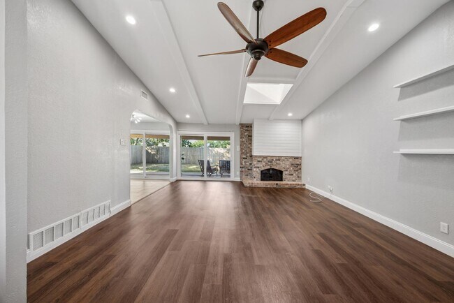 Building Photo - 1807 Highmeadow Cove