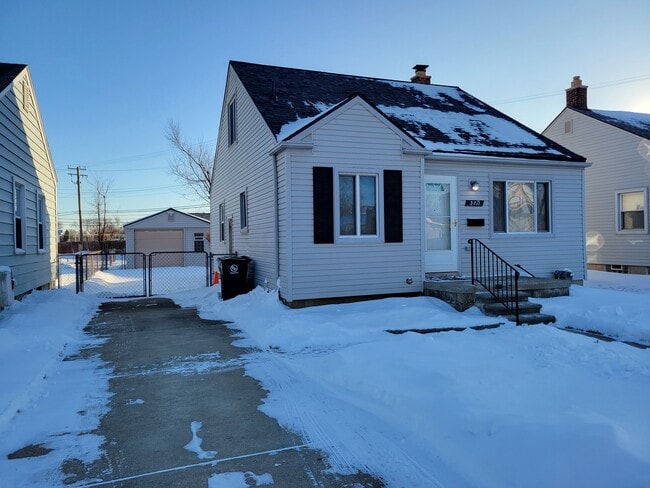 Building Photo - 3711 Hunter Ave