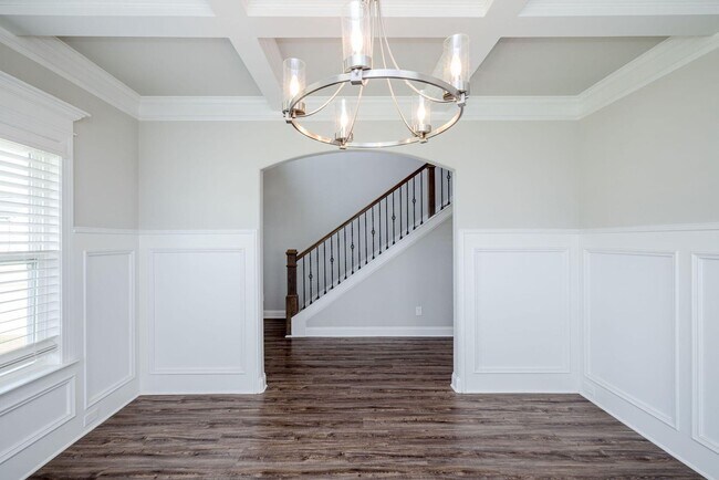 Building Photo - Like New Home in Evans