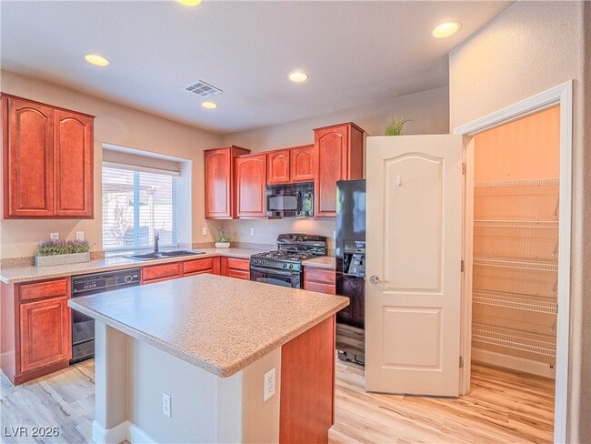 Building Photo - 7017 Whipple Manor St