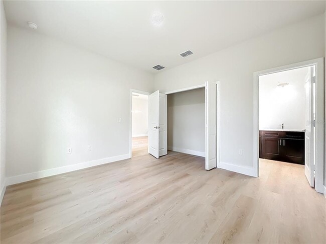 Building Photo - 356 W 4th St