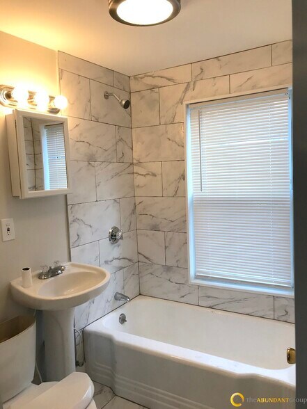 Building Photo - 16 Pinkham Pl