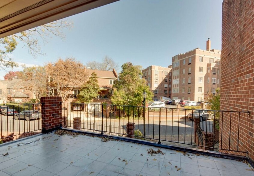 Building Photo - 315 Settlers Ln