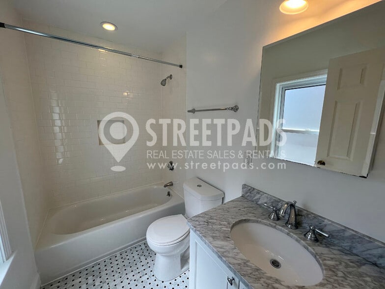 Building Photo - 1 Langdon Sq