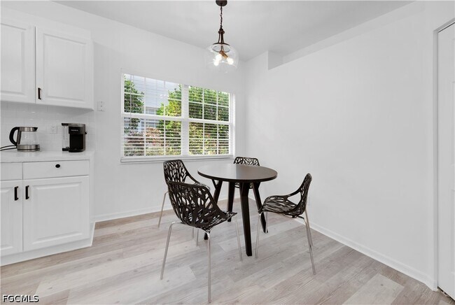 Building Photo - 6800 Satinleaf Rd S