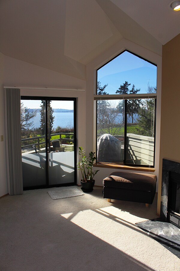 Building Photo - DOWNTOWN KIRKLAND 2 BED, 2.5 BATH HOME FOR RENT W WATER VIEWS!