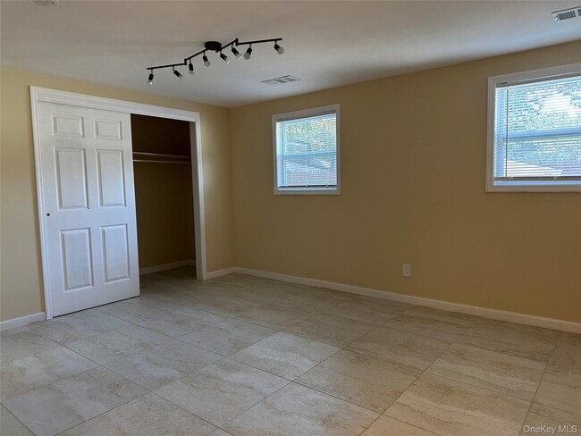 Building Photo - 9 Juniper Pl