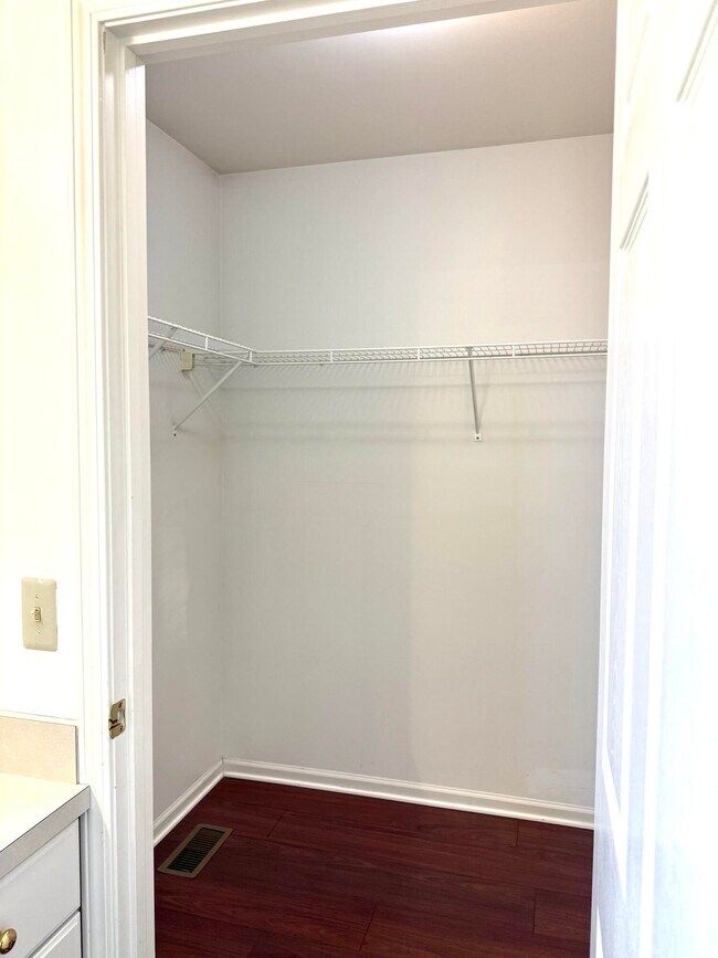 Building Photo - 2341 Timbercrest Ct