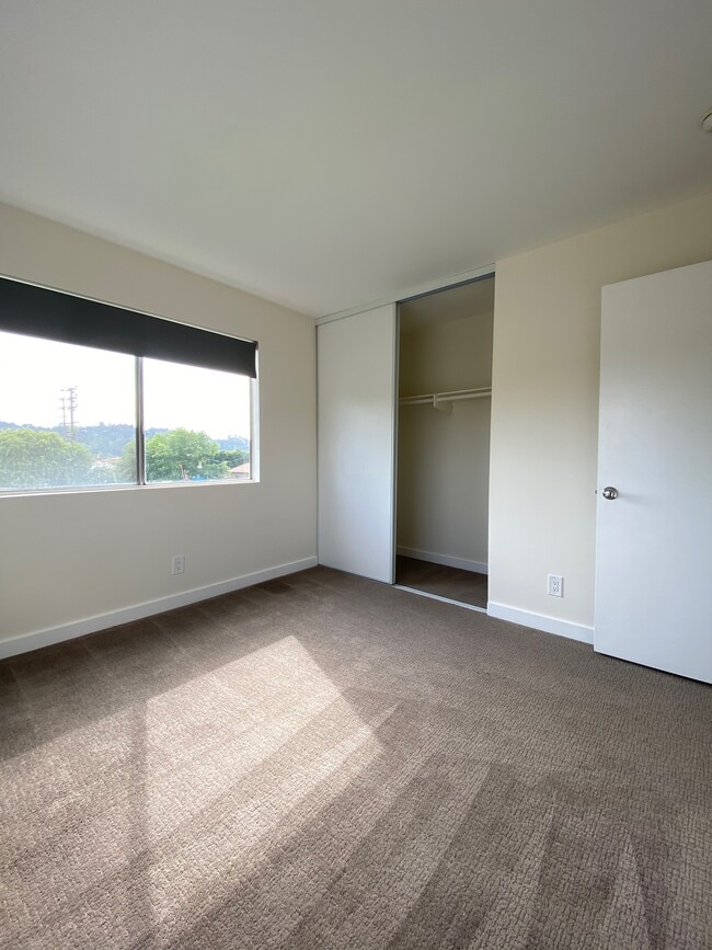 Bedroom West - 3019 Chaucer St