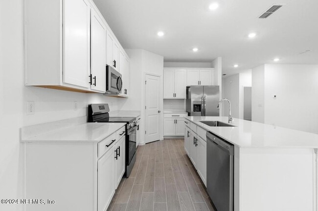 Building Photo - 28 Disston Cv