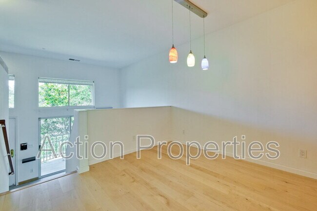 Building Photo - 158 Holly Ct