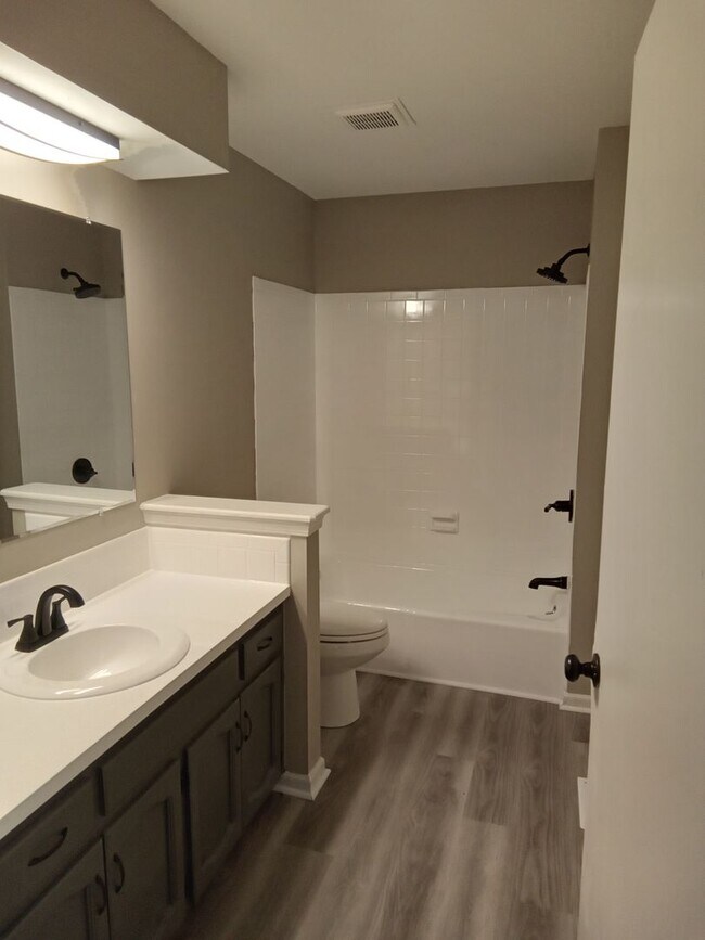 Building Photo - Coming soon! Newly Renovated SF in Liberty