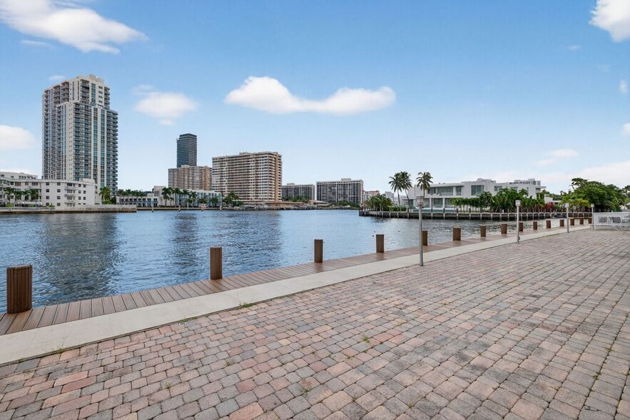 Building Photo - 121 Golden Isles Dr