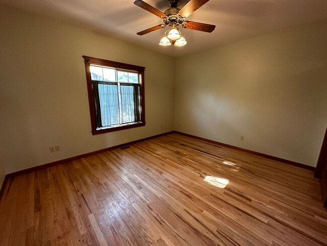 Building Photo - Large Craftsman in the Country