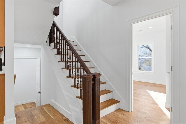 Building Photo - 438 Talbot Ave