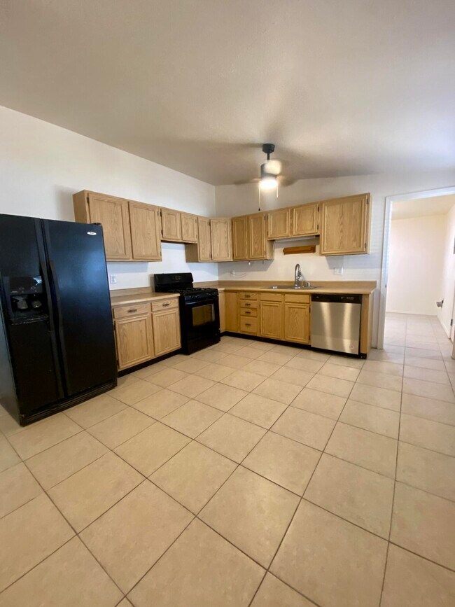 Building Photo - 10457 Omega Cir