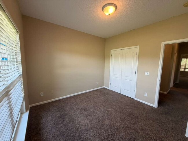 Building Photo - 900 Rachel Ln