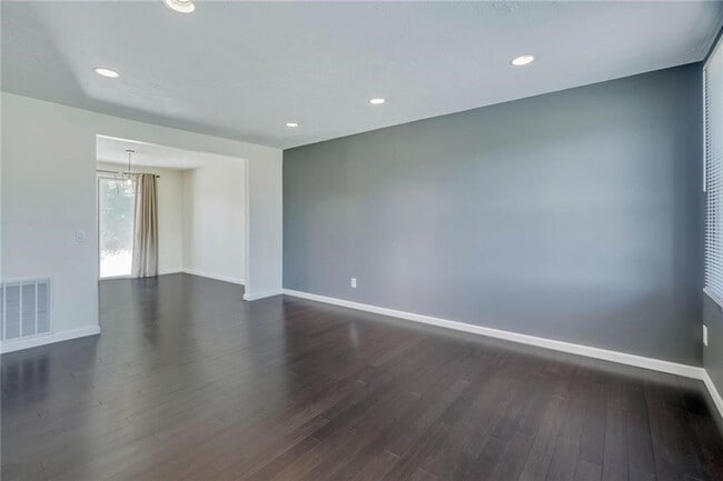 Building Photo - 7 Bramblewood Ln