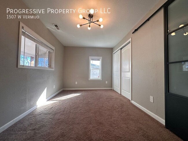 Building Photo - December rent free! Tastefully renovated h...