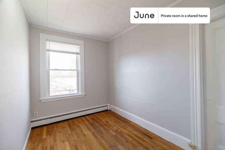 Building Photo - Private bedroom in 4 bed/1 bath Home
