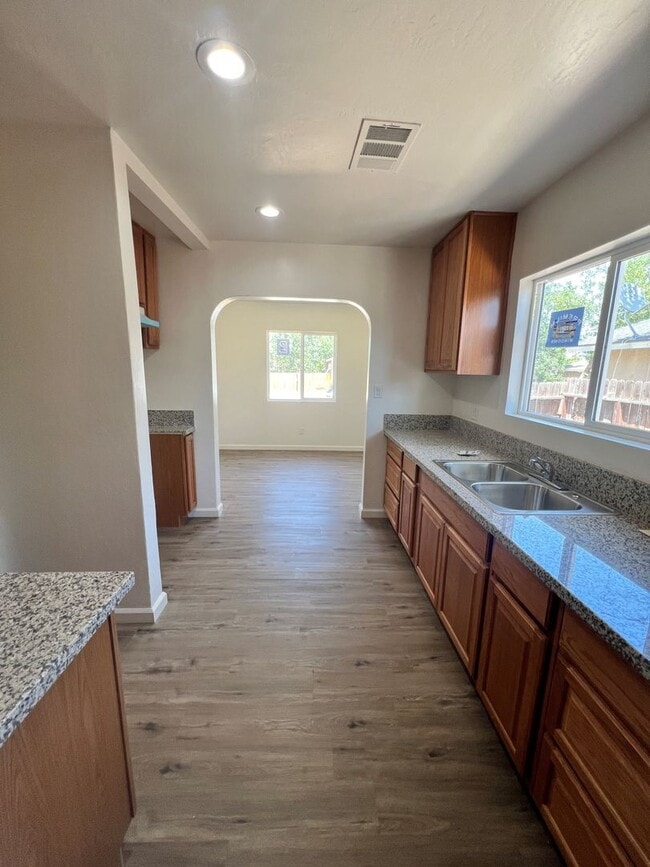 Building Photo - 3 bedroom 2 bath newly remolded home