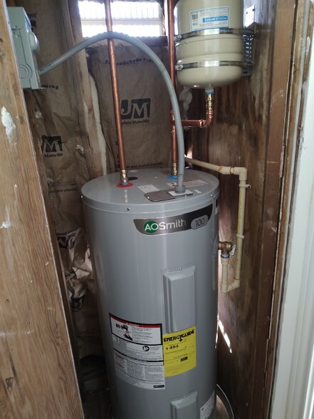 Building Photo - 8905 Seacliff St