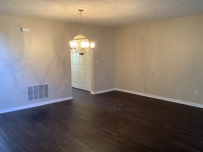 Building Photo - 94 Heathermere Drive