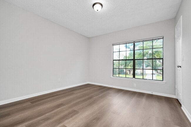 Building Photo - 8823 High Haven Dr