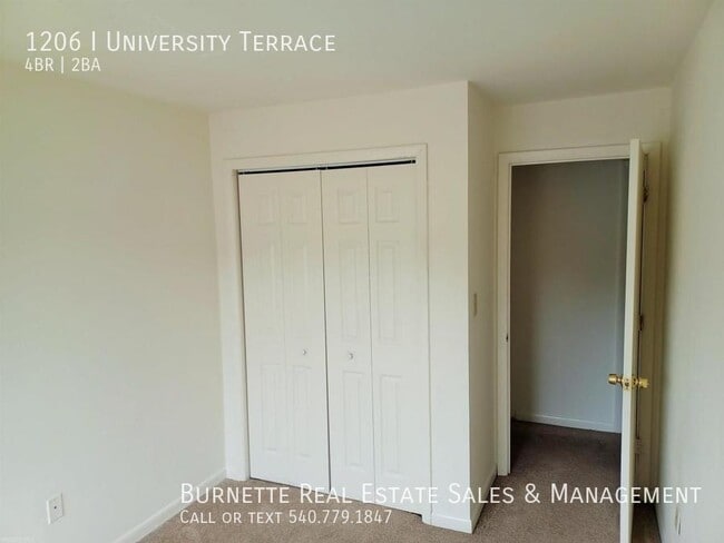 Building Photo - 1206 University Terrace
