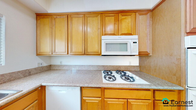 Building Photo - Bright & Stylish 4BR Townhouse with Privat...