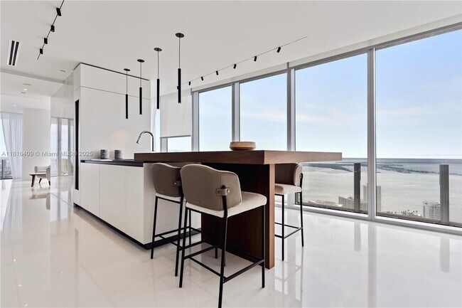 Building Photo - 300 Biscayne Blvd Way