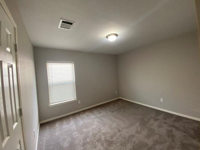 Building Photo - 125 Camelot Pl Ct