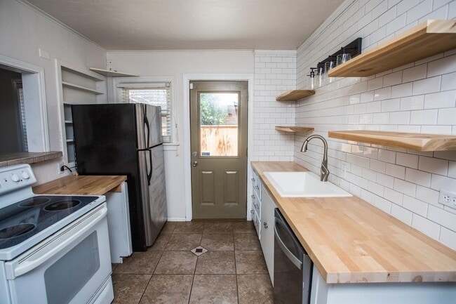 Building Photo - 2431 20th St