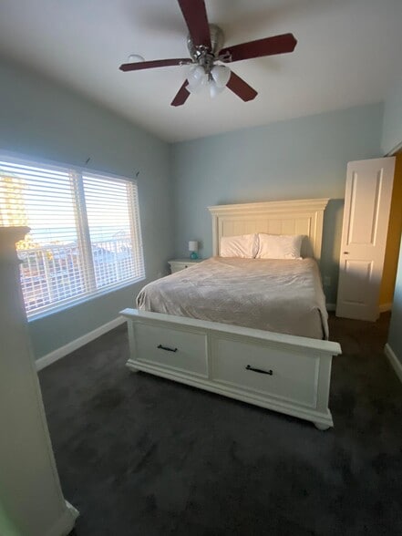 Building Photo - 9900 S Thomas Dr