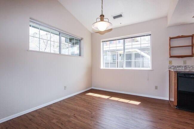 Building Photo - 415 S Alarcon St