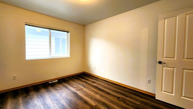 Building Photo - 3 bedroom 2.5 bathroom South Hill Charmer!