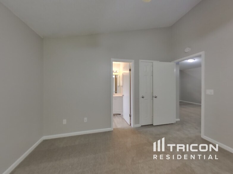 Building Photo - 2600 Malibu Cir