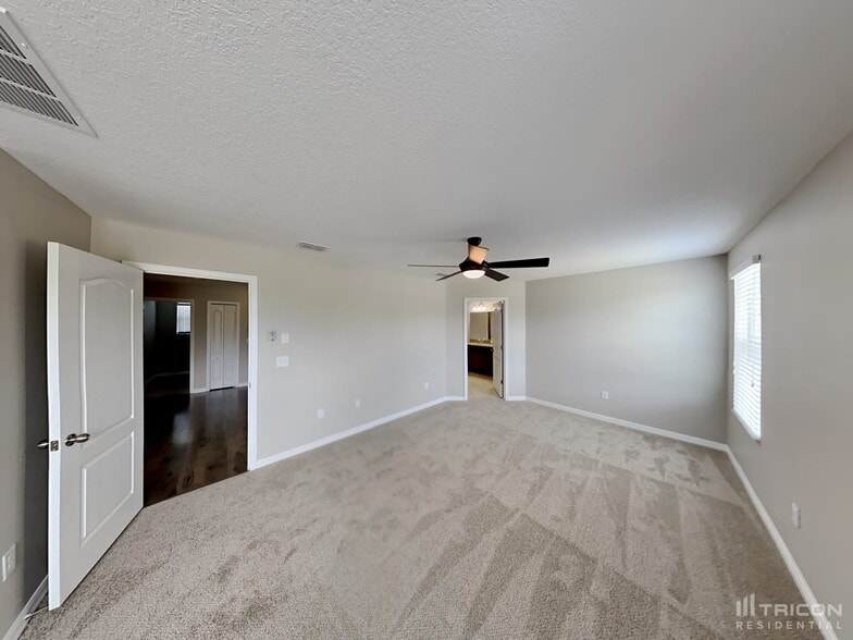 Building Photo - 13805 Newport Shores Dr