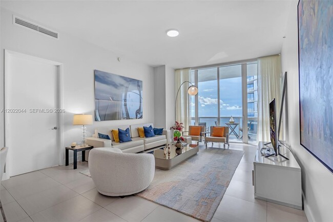 Building Photo - 15811 Collins Ave