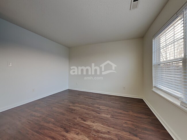 Building Photo - 19344 Fox Chase Dr