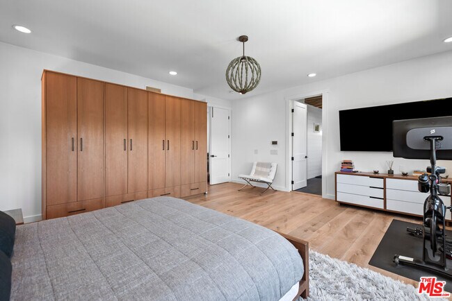 Building Photo - 23477 Palm Dr