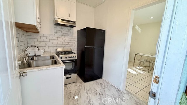 Building Photo - 8146 Matilija Ave